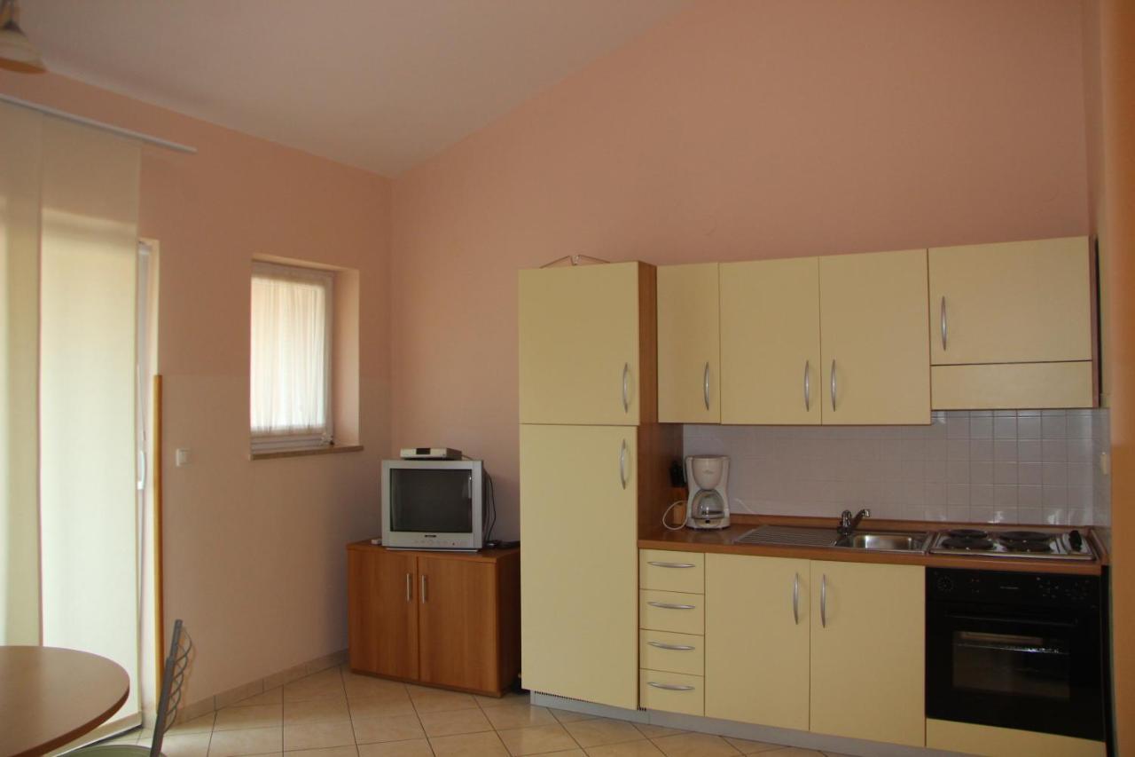 Apartments Miriam Premantura Bagian luar foto
