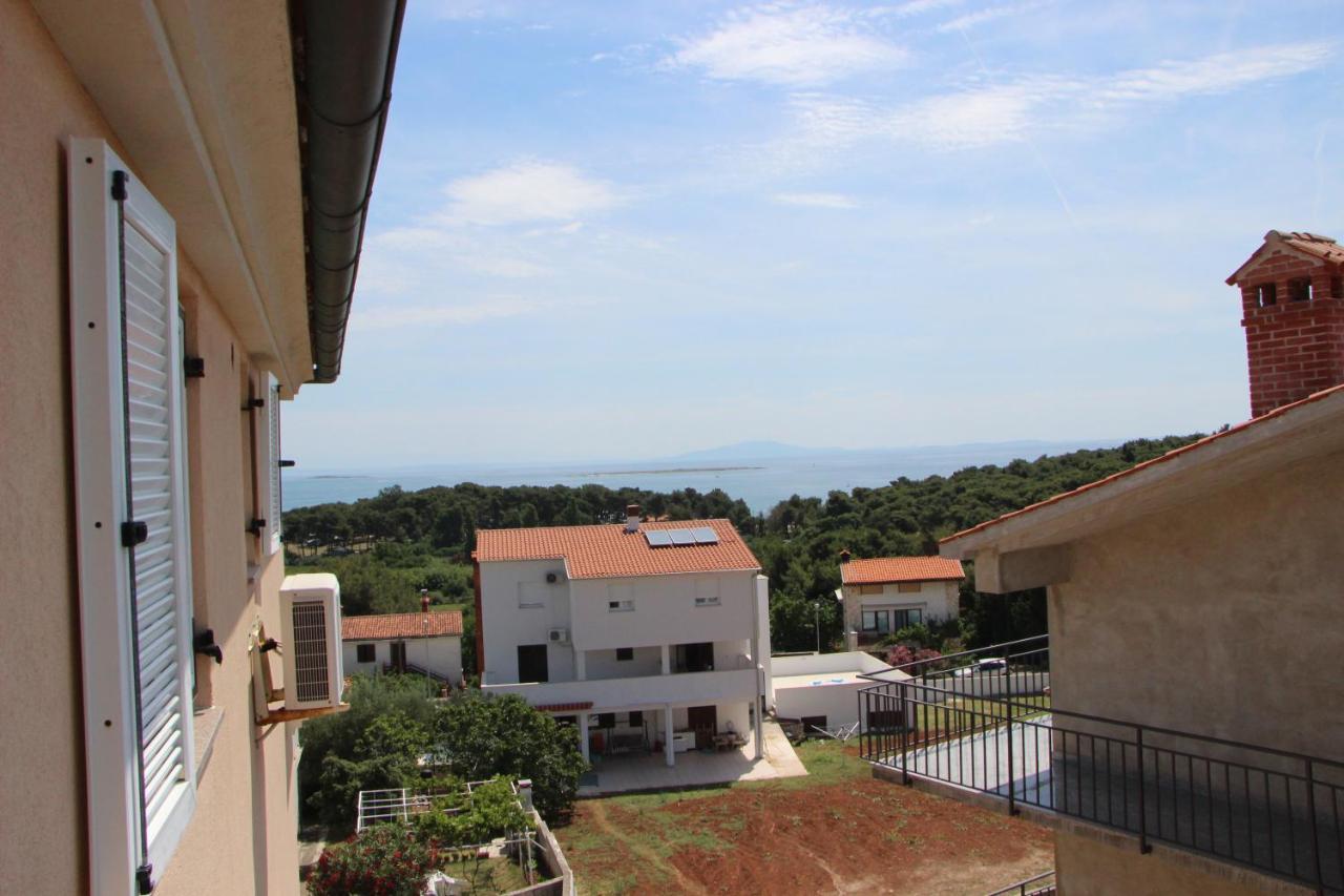 Apartments Miriam Premantura Bagian luar foto