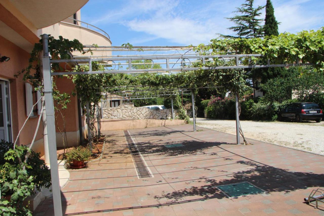 Apartments Miriam Premantura Bagian luar foto